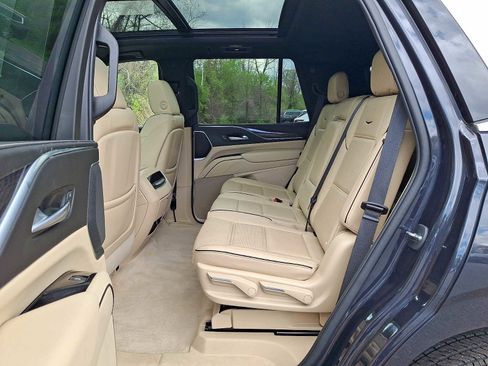 Used 2022 Cadillac Escalade Premium Luxury AWD/4WD image 11