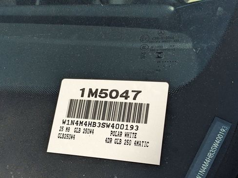 New 2025 Mercedes-Benz GLB 250 4MATIC image 17
