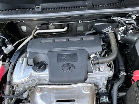 Used 2018 Toyota RAV4 LE image 32