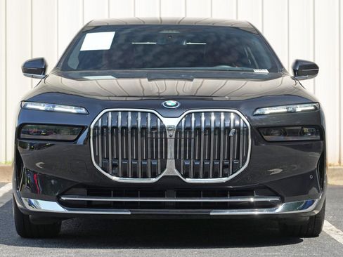 Used 2025 BMW i7 xDrive60 w/ Executive Package AWD/4WD image 7