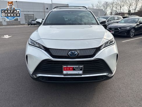 Used 2022 Toyota Venza XLE image 2