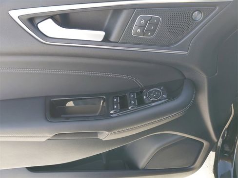 Used 2020 Ford Edge Titanium w/ Class II Trailer Tow Package image 27