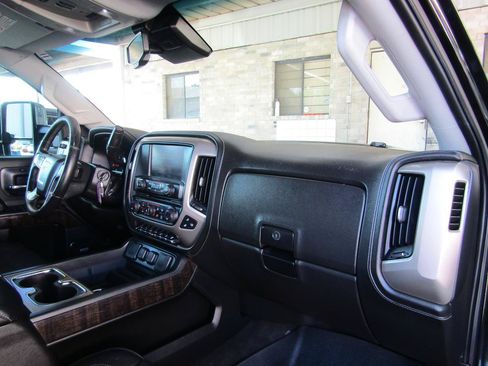 Used 2015 GMC Sierra 2500 Denali w/ Duramax Plus Package AWD/4WD image 11