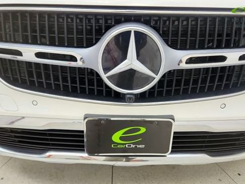 Used 2025 Mercedes-Benz GLC 350e 4MATIC image 23