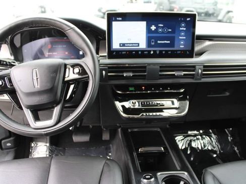 Used 2023 Lincoln Corsair Reserve FWD image 13