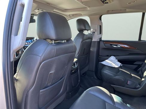 Used 2016 Cadillac Escalade Premium image 18