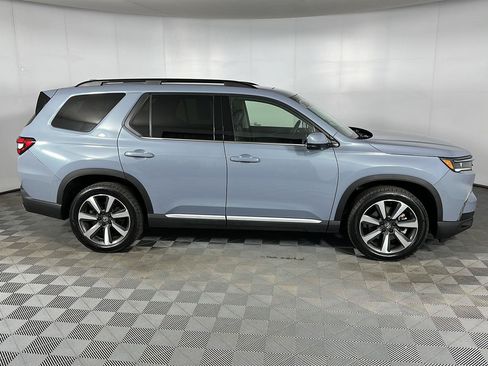 Used 2024 Honda Pilot Touring image 29