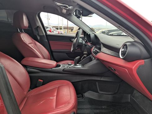 Used 2020 Alfa Romeo Giulia RWD image 31