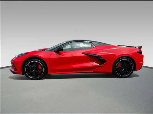 Used 2022 Chevrolet Corvette Stingray Premium Conv w/ Z51 Performance Package RWD image 3