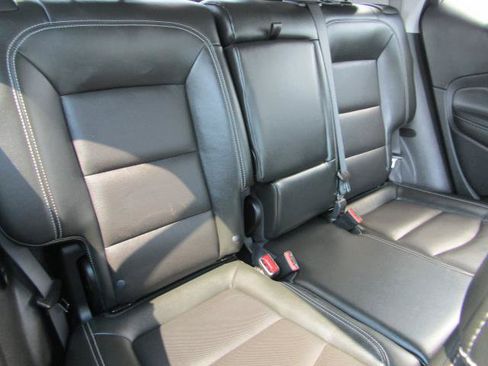 Used 2022 GMC Terrain SLT w/ LPO, Floor Liner Package AWD/4WD image 11