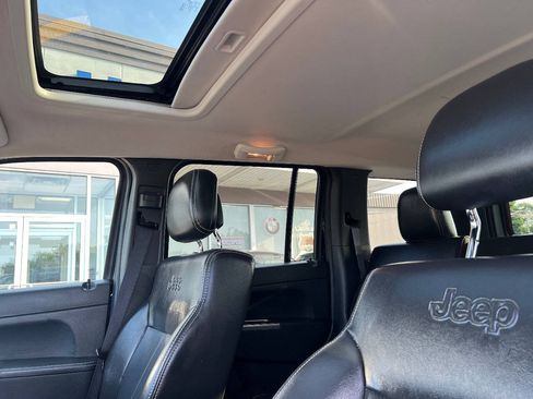 Used 2011 Jeep Liberty Limited w/ Tire & Wheel Group AWD/4WD image 17