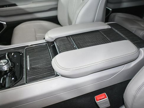 Used 2022 Jeep Wagoneer Series III w/ Premium Group I image 43