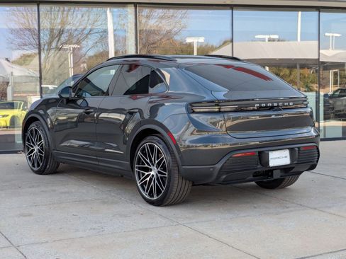 New 2026 Porsche Macan 4 Electric image 3