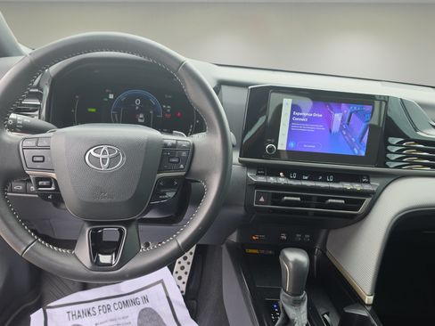 Used 2025 Toyota Camry SE w/ Convenience Package FWD image 14