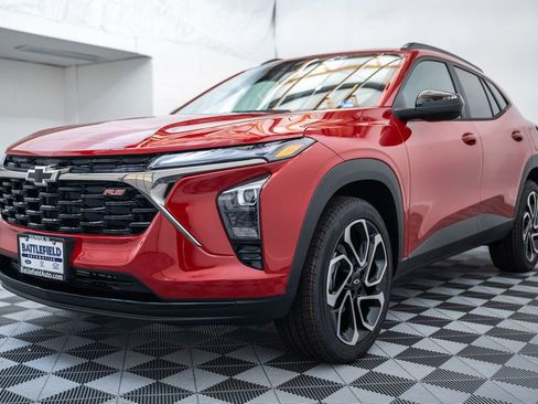 New 2026 Chevrolet Trax RS w/ Sunroof Package FWD image 3