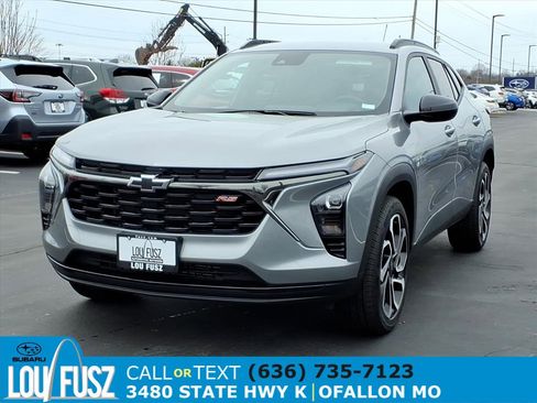 Used 2025 Chevrolet Trax RS w/ Driver Confidence Package image 2