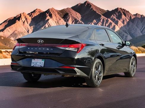 Used 2023 Hyundai Elantra SEL FWD image 7