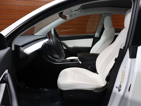 Used 2021 Tesla Model Y Long Range image 41