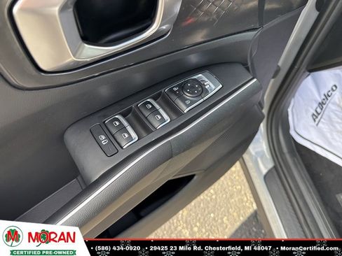 Used 2025 Kia Sorento S image 10