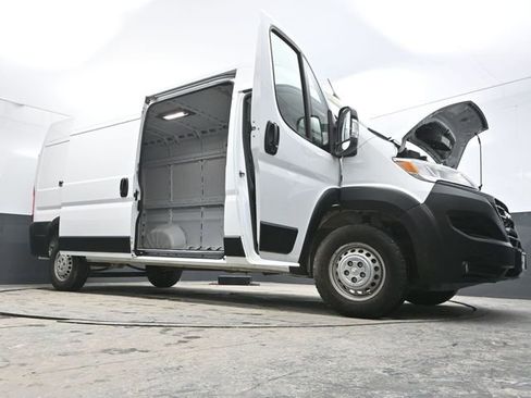 Used 2025 RAM ProMaster 2500 w/ Convenience Group image 27