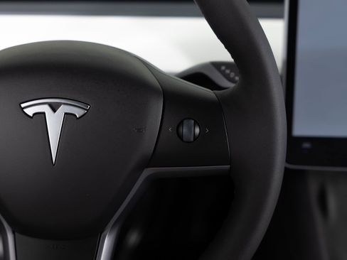 Used 2024 Tesla Model Y Long Range image 33