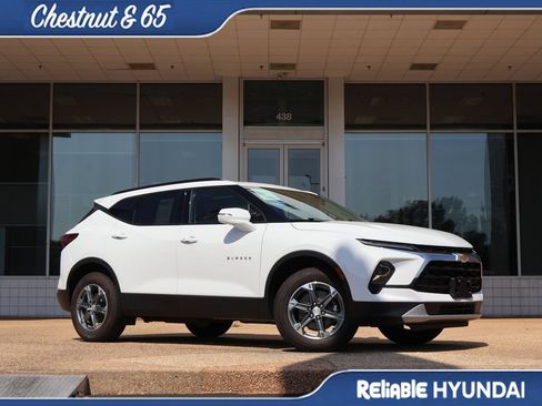 Used 2023 Chevrolet Blazer LT w/ Sound & Technology Package FWD image 2