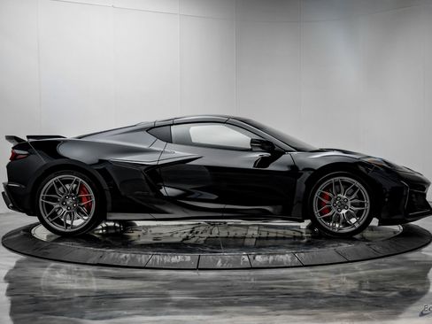 Used 2025 Chevrolet Corvette Z06 image 25