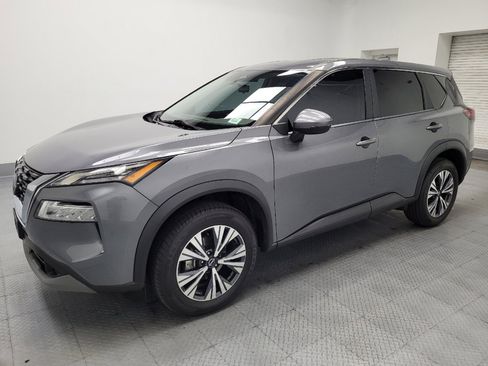 Used 2022 Nissan Rogue SV FWD image 2
