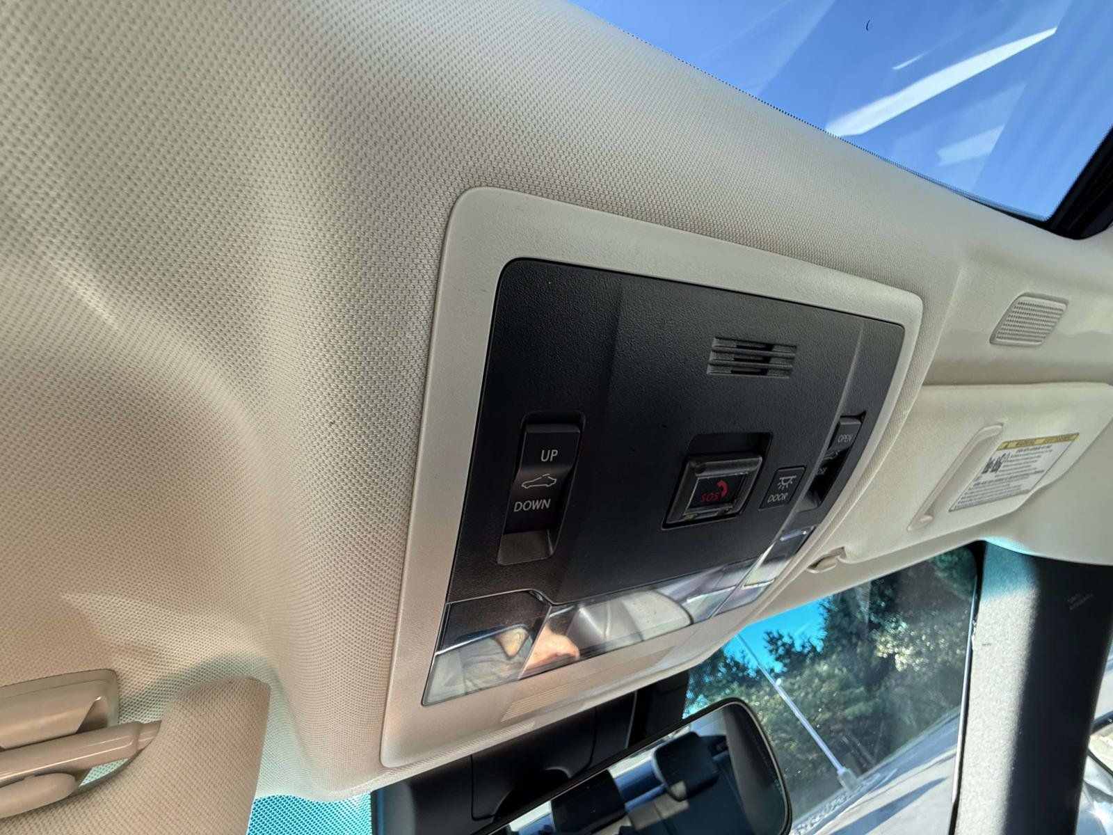 Used 2024 Lexus ES 300h Ultra Luxury w/ Accessory Package (Z2) FWD image 25