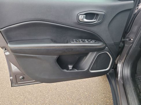 Used 2018 Jeep Compass Latitude w/ Popular Equipment Group image 20