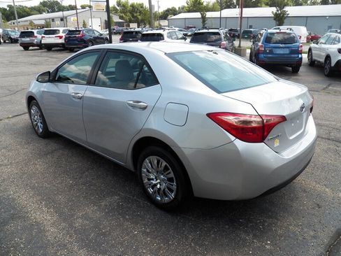 Used 2017 Toyota Corolla LE w/ Carpet Mat Package (TMS) FWD image 2
