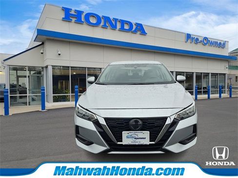Used 2021 Nissan Sentra SV image 2