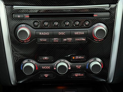 Used 2020 Nissan Pathfinder SL image 57