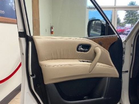 Used 2023 Nissan Armada SL w/ Cargo Package AWD/4WD image 9
