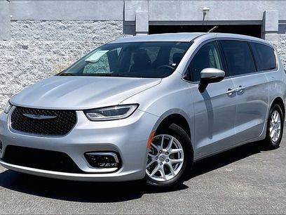 Used 2023 Chrysler Pacifica Touring-L