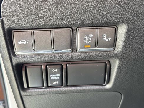 Used 2017 INFINITI QX80 2WD w/ Deluxe Technology Package image 21