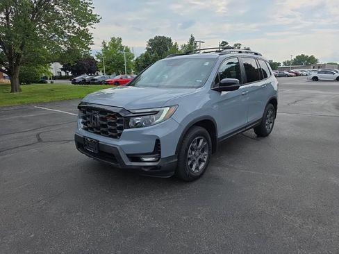 Used 2024 Honda Passport TrailSport image 3
