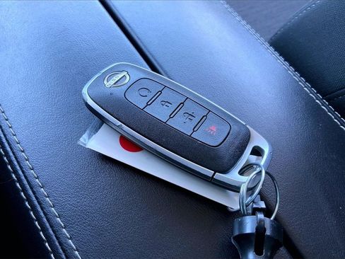 Used 2023 Nissan Rogue SV image 25