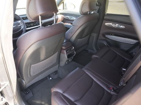 Used 2022 Genesis GV70 2.5T w/ Advanced Package image 27