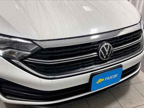 Used 2024 Volkswagen Jetta SE w/ Panoramic Sunroof Package image 32
