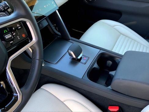 Used 2024 Land Rover Discovery Sport S image 16