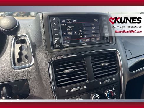Used 2017 Dodge Grand Caravan SXT FWD image 23