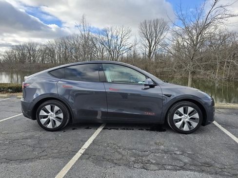 Used 2021 Tesla Model Y Long Range image 16