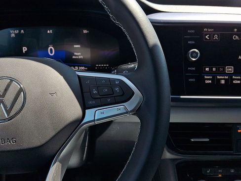 Certified 2023 Volkswagen Taos SE w/ Panoramic Sunroof Package AWD/4WD image 22