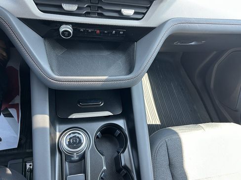 Used 2025 Ford Explorer Active AWD/4WD image 14