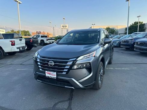 Used 2025 Nissan Rogue SL w/ Tech Package AWD/4WD image 5