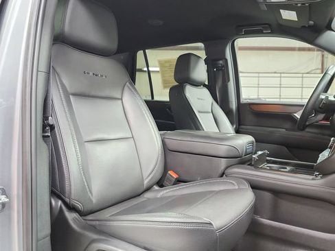 Used 2025 GMC Yukon Denali RWD image 40