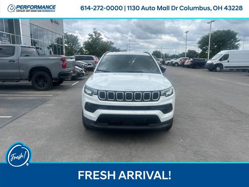 Used 2024 Jeep Compass Latitude w/ Convenience Group AWD/4WD image 9