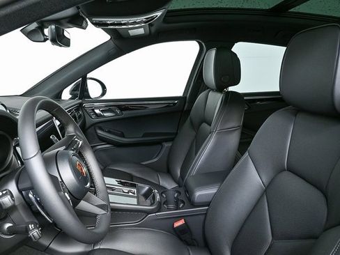 New 2026 Porsche Macan image 5