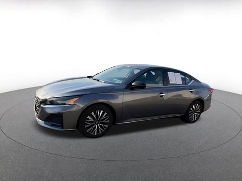 Used 2025 Nissan Altima 2.5 SV image 7